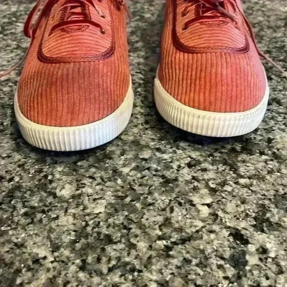 Toms Women’s Red Corduroy Velvet Lace Shoes SZ 9.5 - Picture 2 of 7